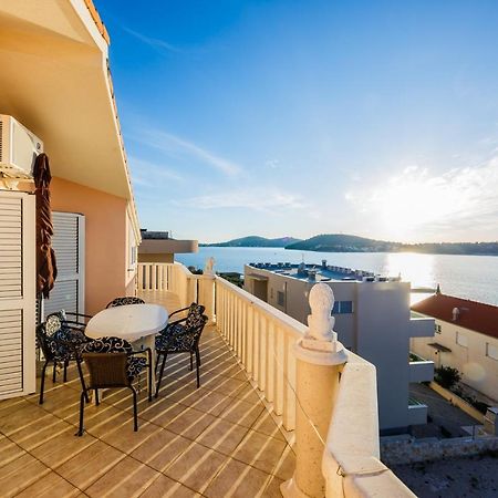Apartamenty Z Basenem Ilja Rogoznica (Sibenik-Knin) Exteriör bild