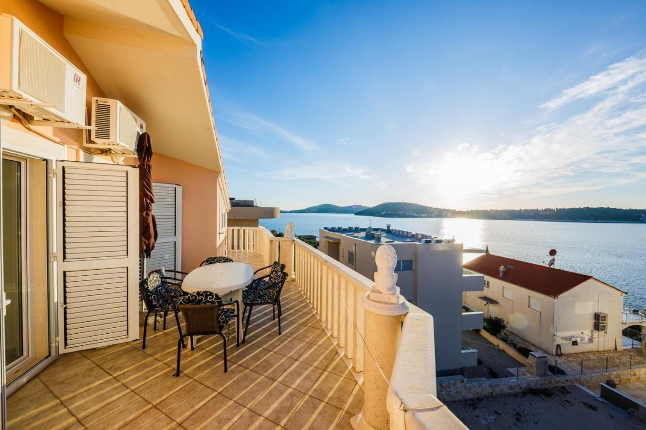 Apartamenty Z Basenem Ilja Rogoznica (Sibenik-Knin) Exteriör bild