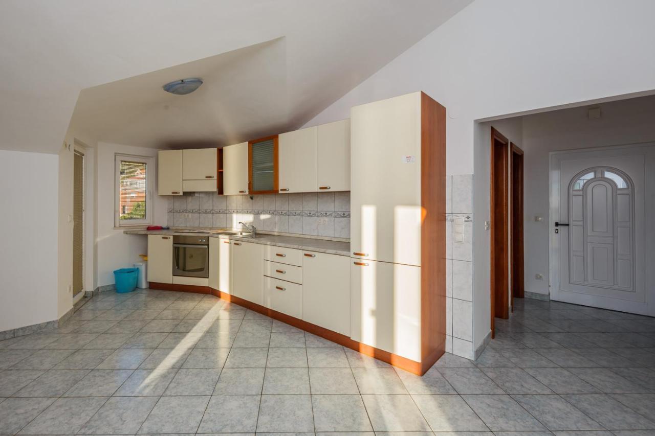 Apartamenty Z Basenem Ilja Rogoznica (Sibenik-Knin) Exteriör bild