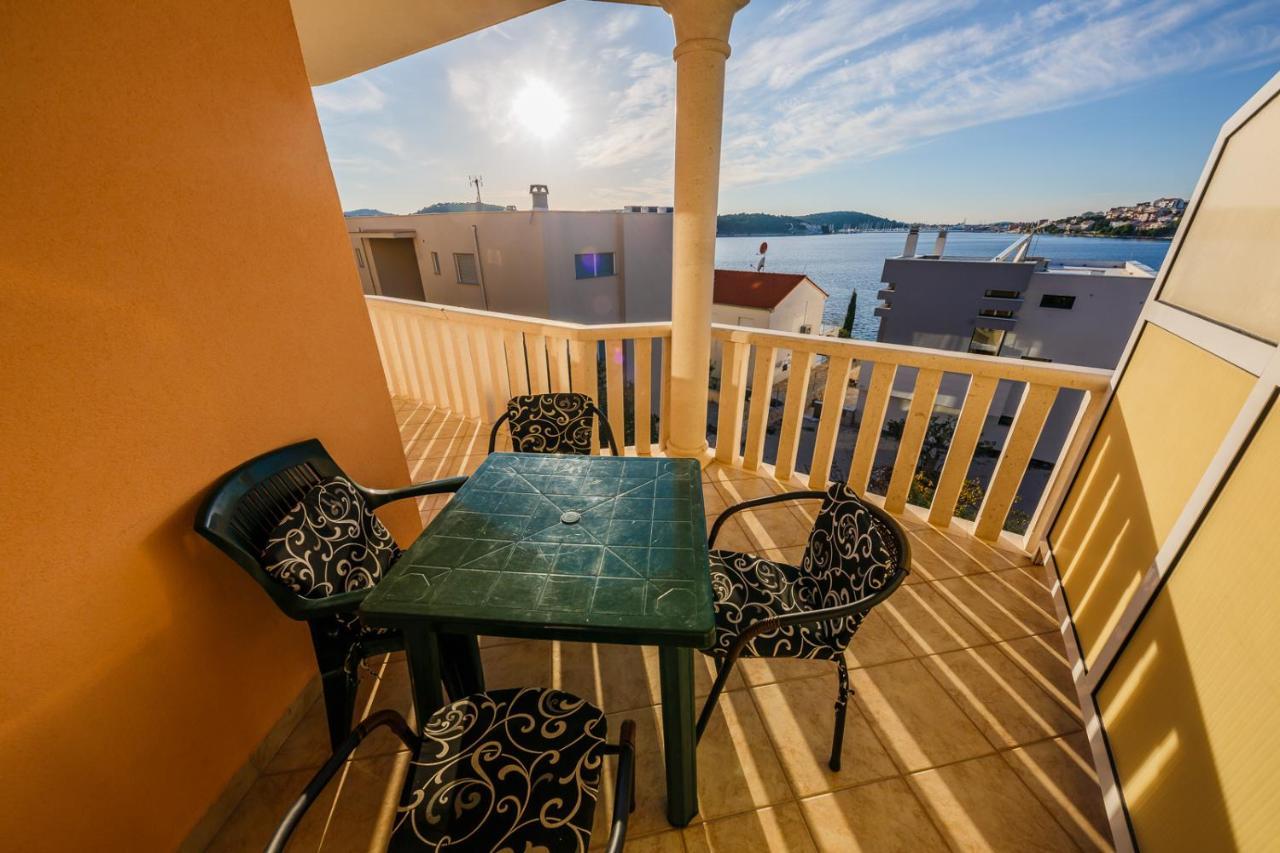 Apartamenty Z Basenem Ilja Rogoznica (Sibenik-Knin) Exteriör bild