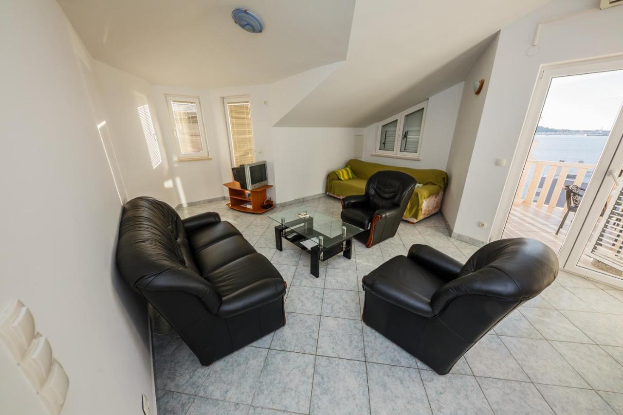 Apartamenty Z Basenem Ilja Rogoznica (Sibenik-Knin) Exteriör bild