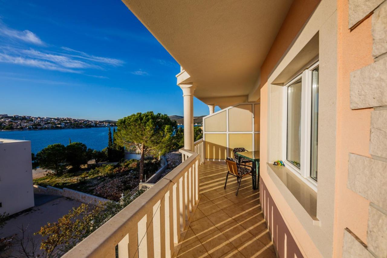 Apartamenty Z Basenem Ilja Rogoznica (Sibenik-Knin) Exteriör bild