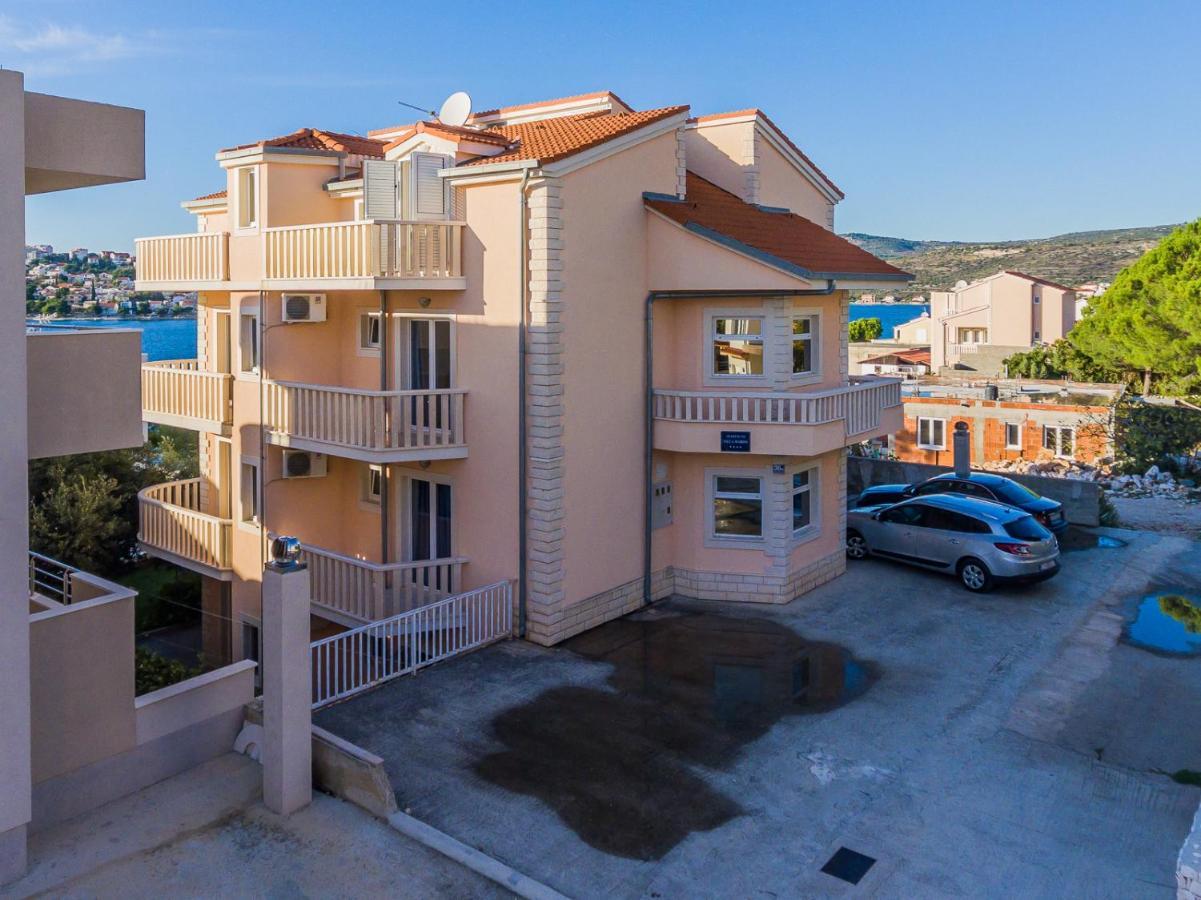 Apartamenty Z Basenem Ilja Rogoznica (Sibenik-Knin) Exteriör bild